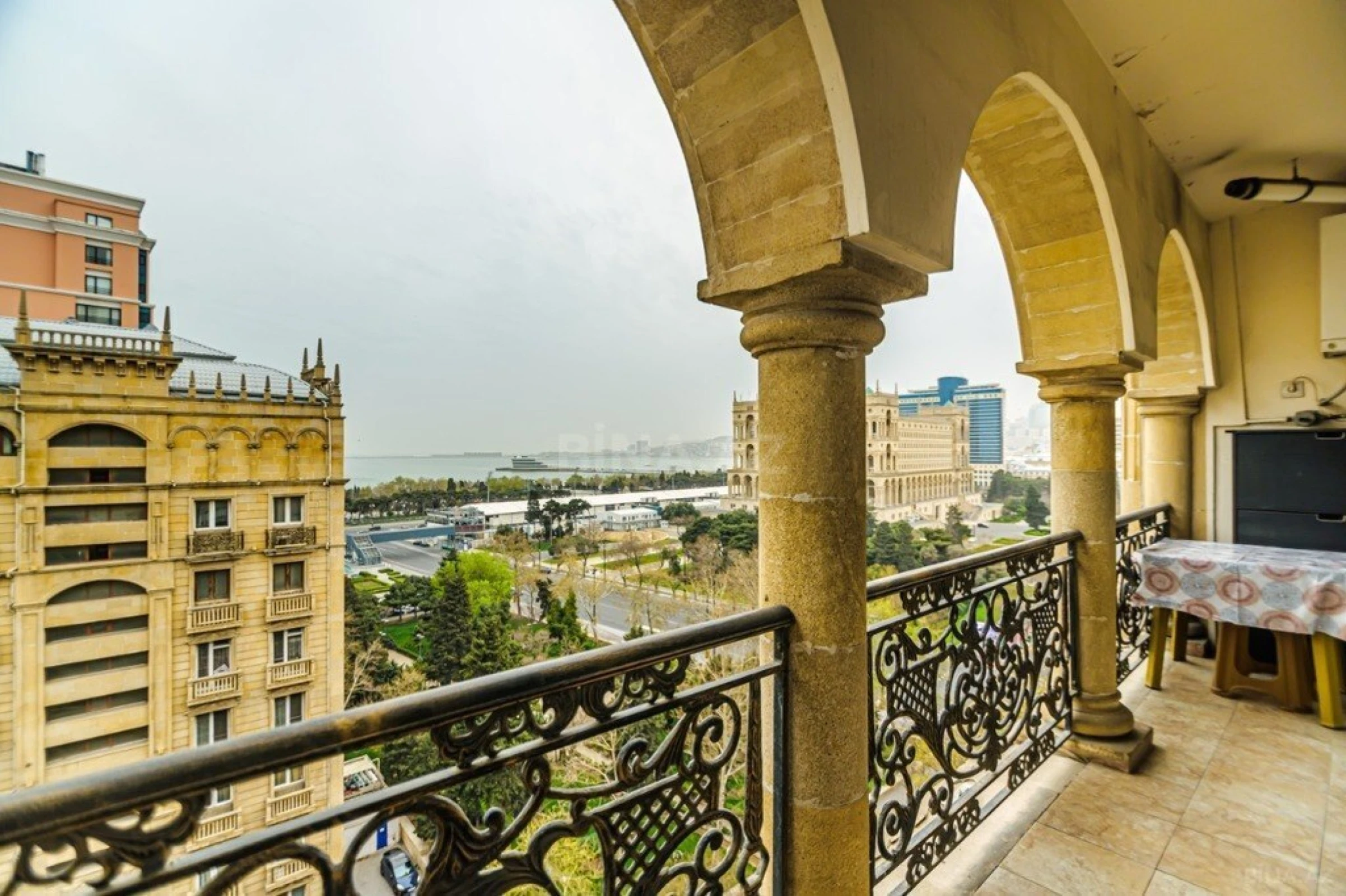 Kirayə verilir 3 otaqlı mənzil 123 m²