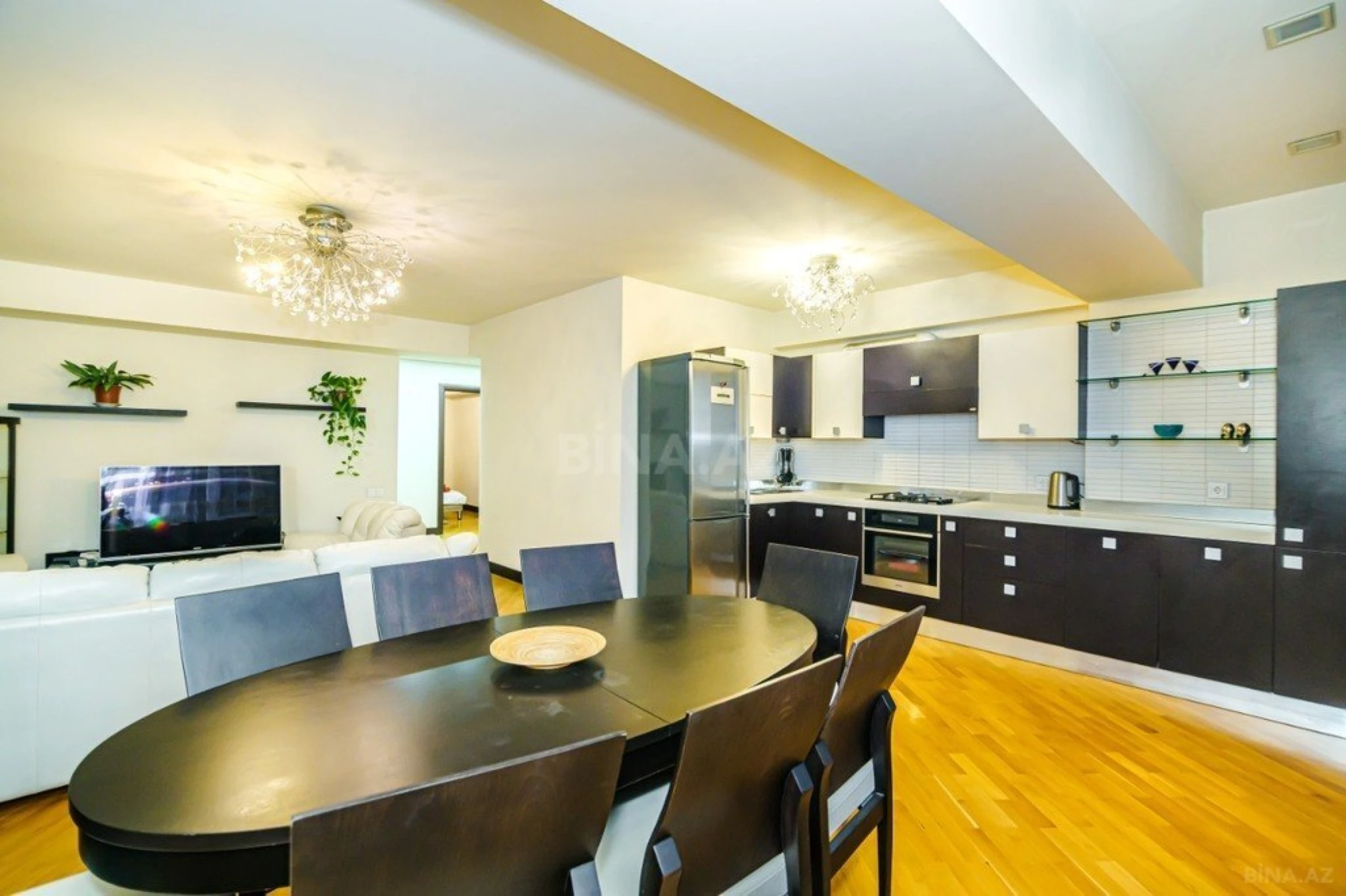 Kirayə verilir 3 otaqlı mənzil 123 m²