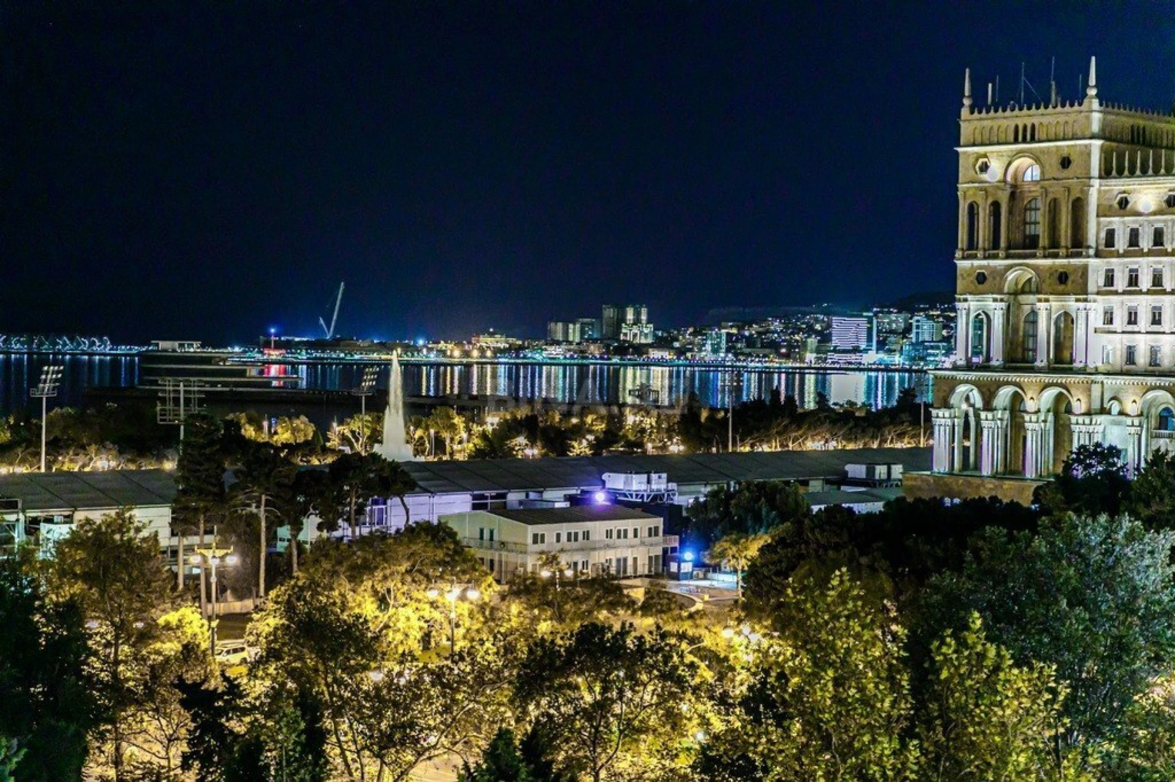 Kirayə verilir 3 otaqlı mənzil 123 m²