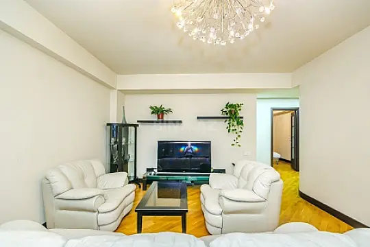 Kirayə verilir 3 otaqlı mənzil 123 m²