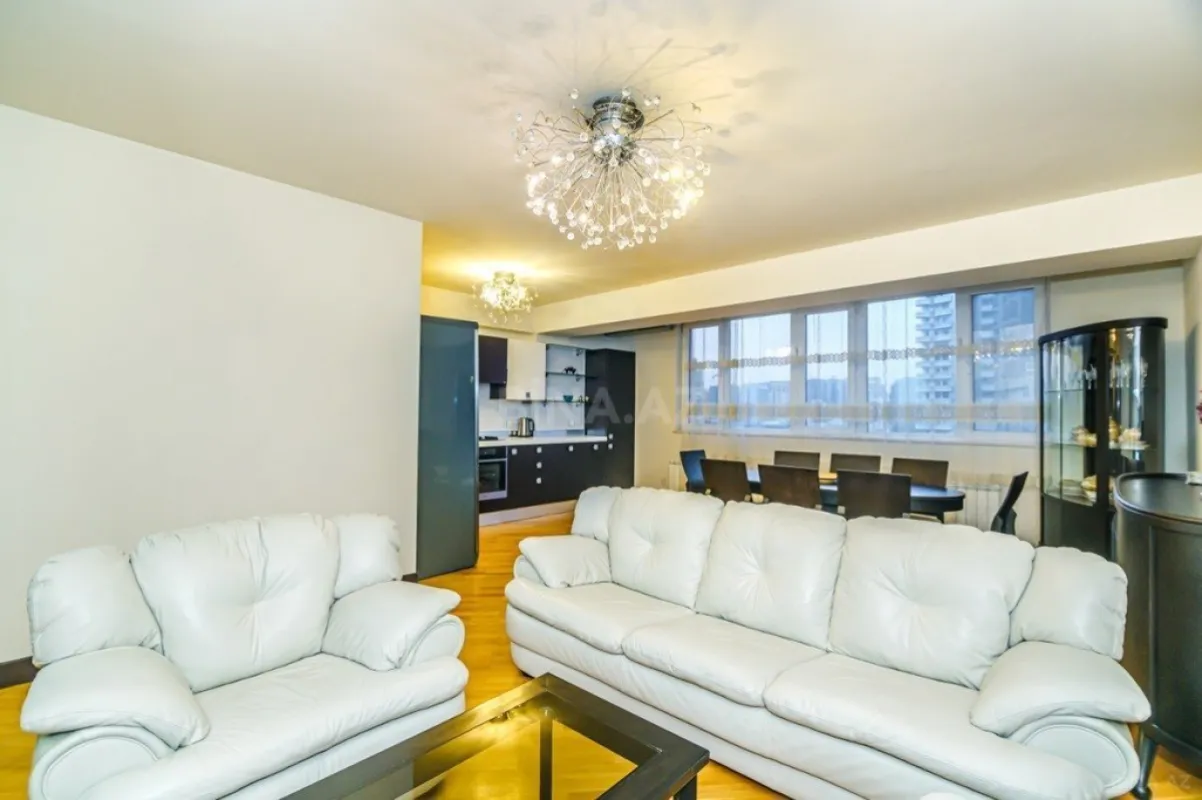Kirayə verilir 3 otaqlı mənzil 123 m²