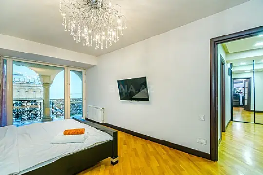 Kirayə verilir 3 otaqlı mənzil 123 m²