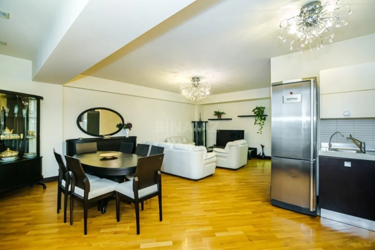 Kirayə verilir 3 otaqlı mənzil 123 m²