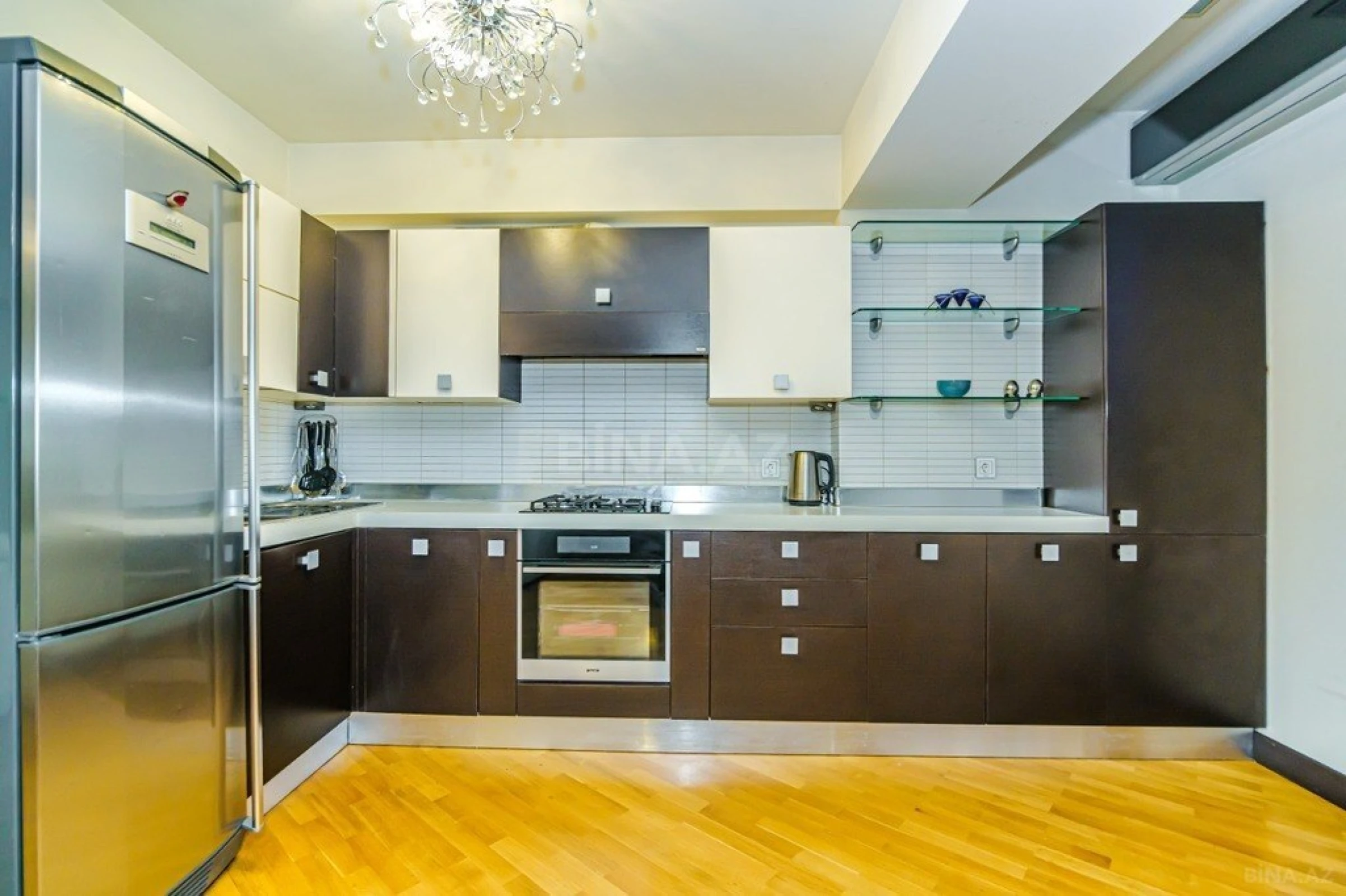 Kirayə verilir 3 otaqlı mənzil 123 m²