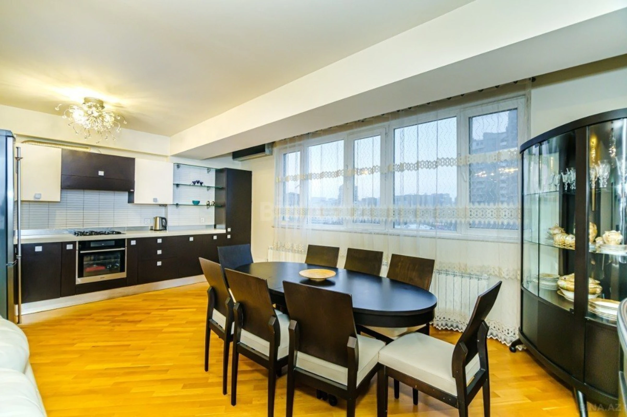 Kirayə verilir 3 otaqlı mənzil 123 m²
