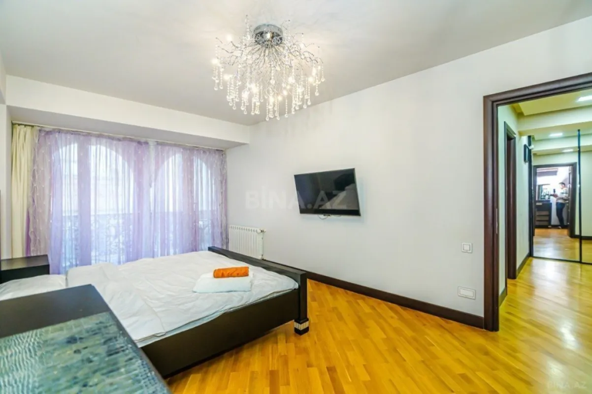 Kirayə verilir 3 otaqlı mənzil 123 m²