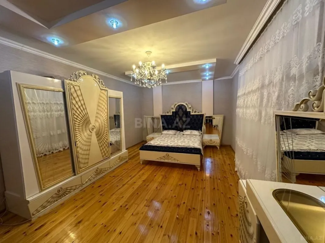 Satılır 6 otaqlı həyət evi 252 m²