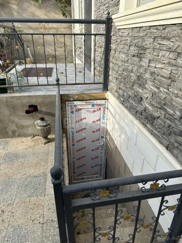 Satılır 6 otaqlı həyət evi 252 m²