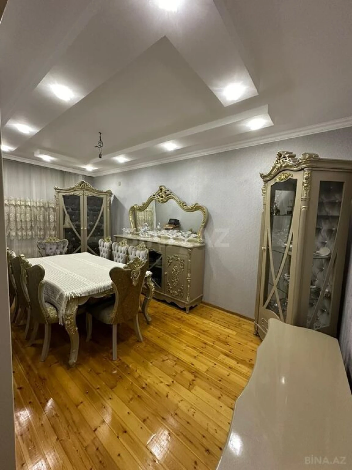 Satılır 6 otaqlı həyət evi 252 m²