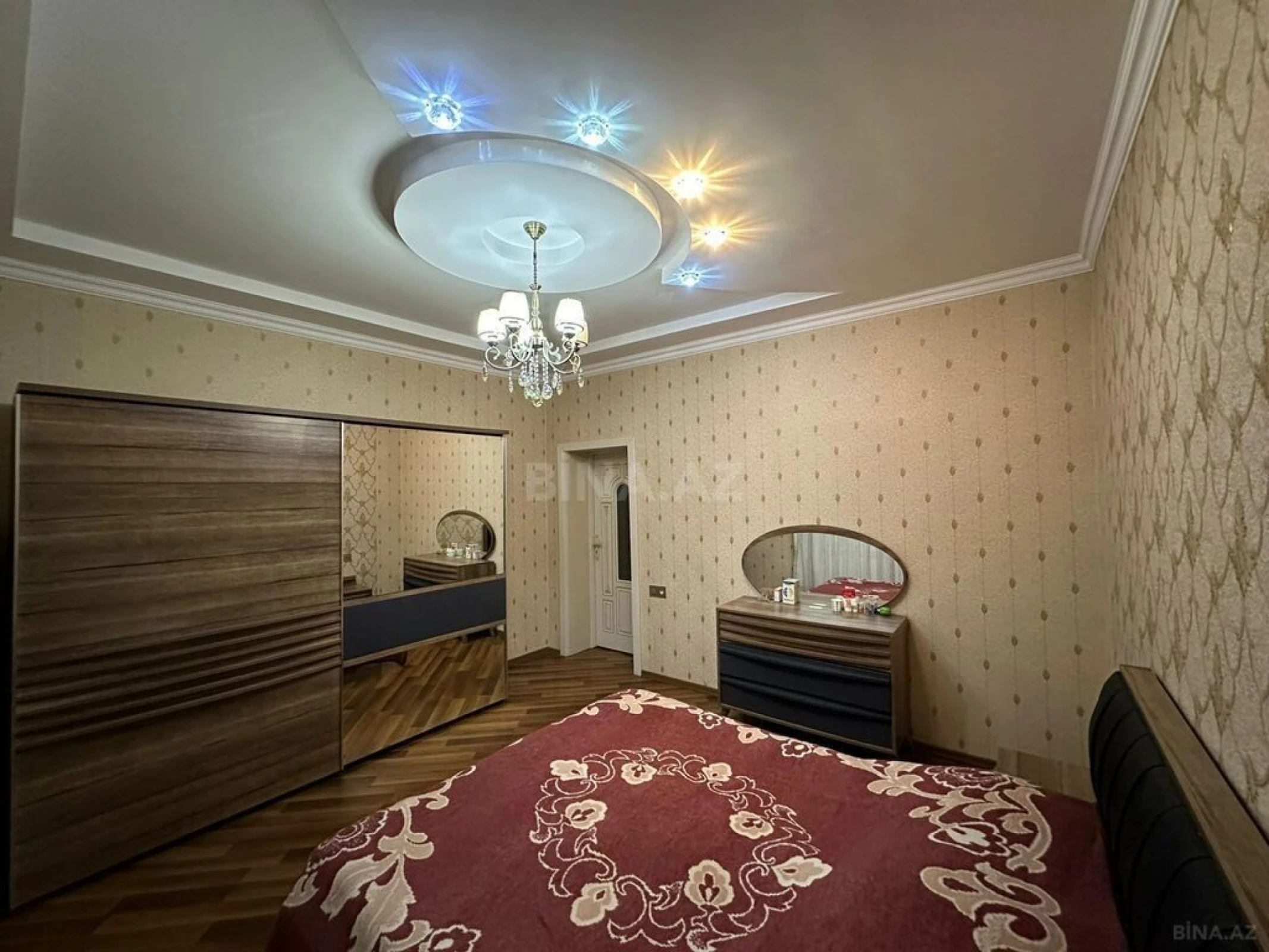 Satılır 6 otaqlı həyət evi 252 m²