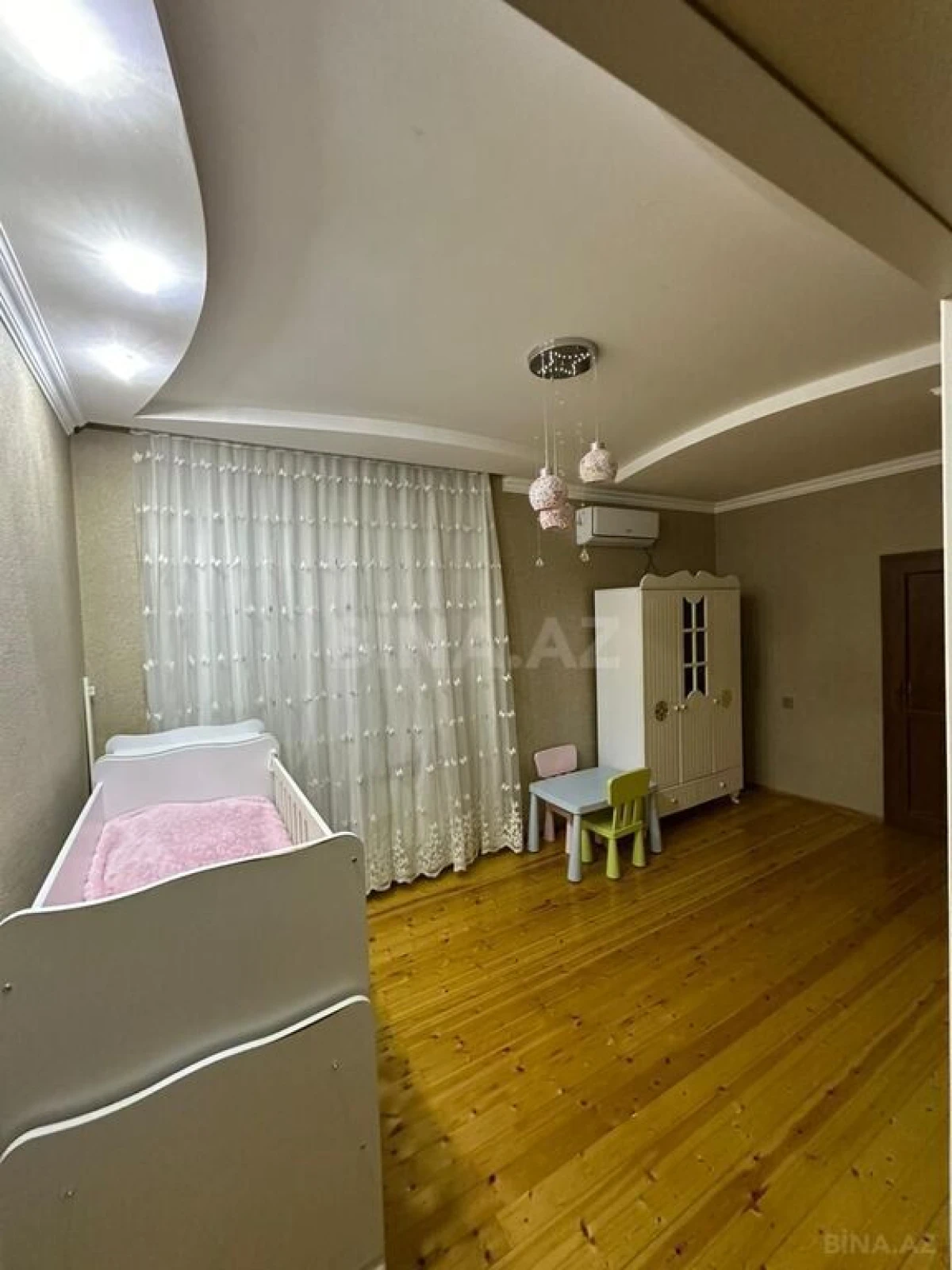 Satılır 6 otaqlı həyət evi 252 m²