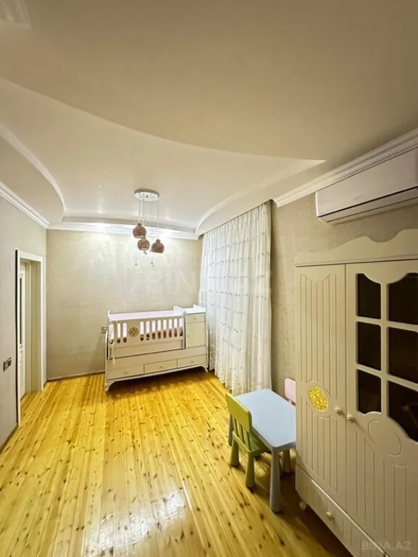 Satılır 6 otaqlı həyət evi 252 m²