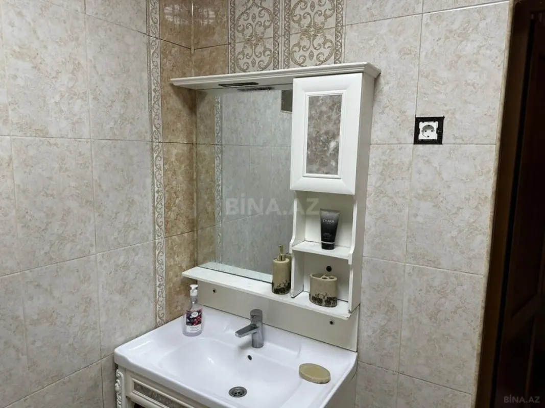 Satılır 6 otaqlı həyət evi 252 m²