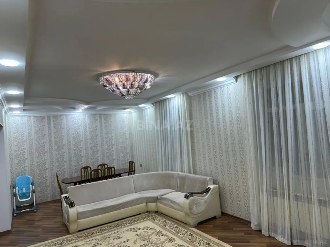 Satılır 6 otaqlı həyət evi 252 m²