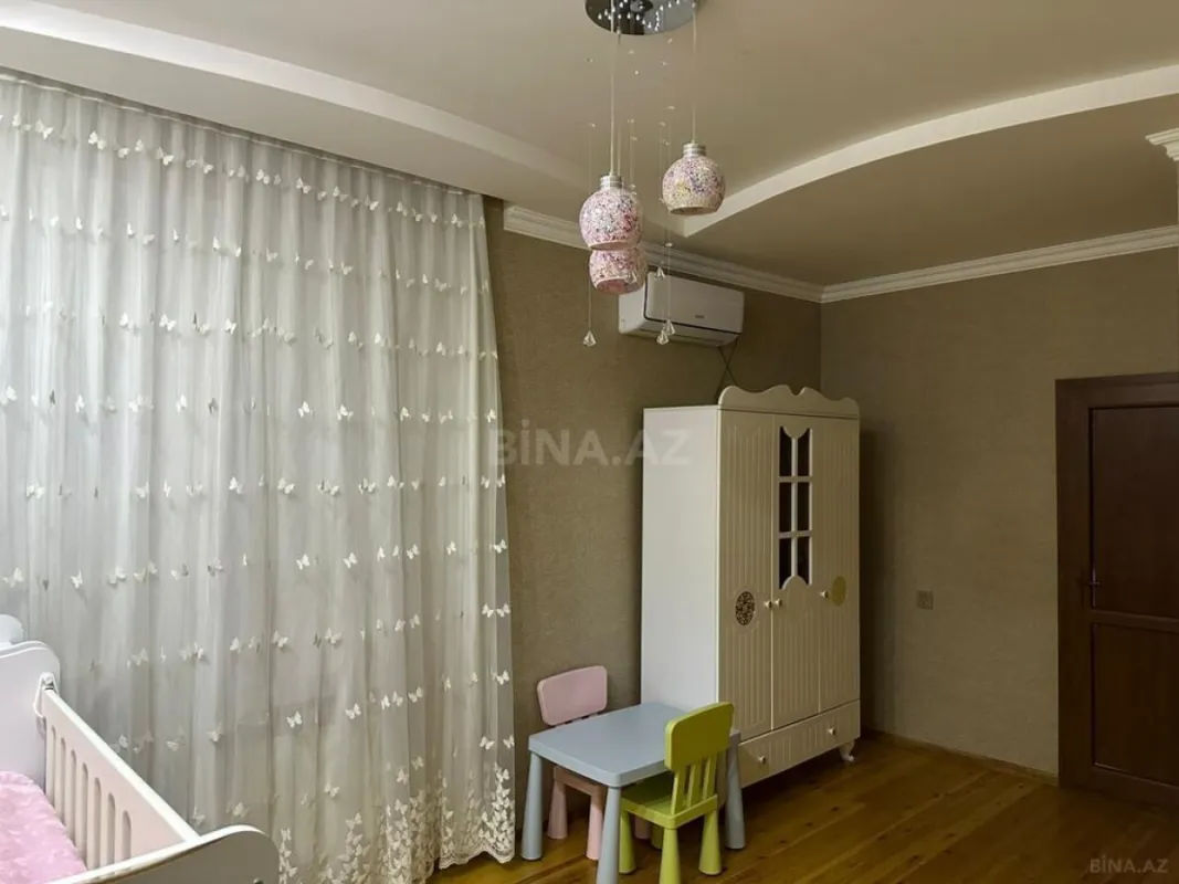 Satılır 6 otaqlı həyət evi 252 m²