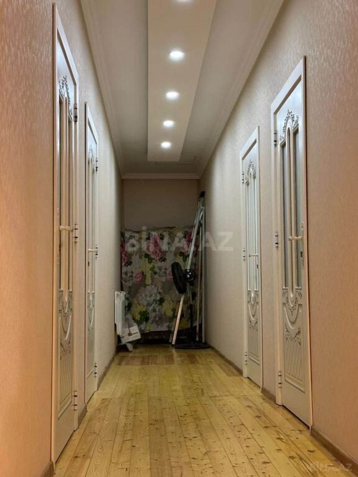 Satılır 6 otaqlı həyət evi 252 m²