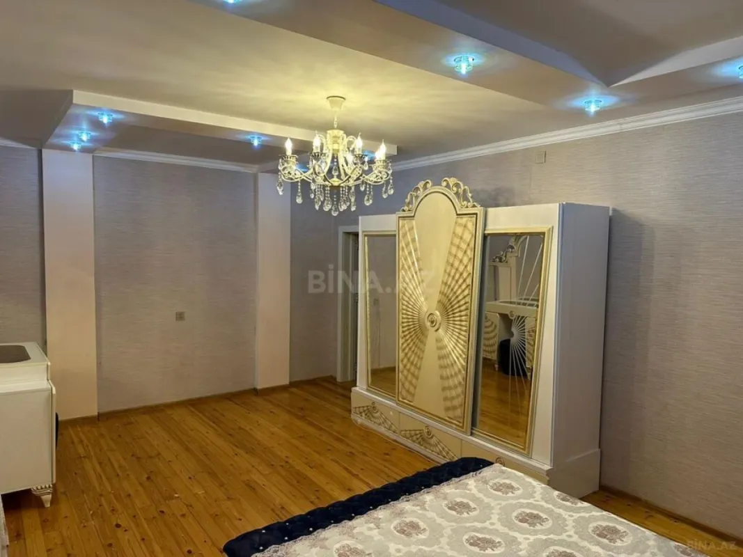 Satılır 6 otaqlı həyət evi 252 m²
