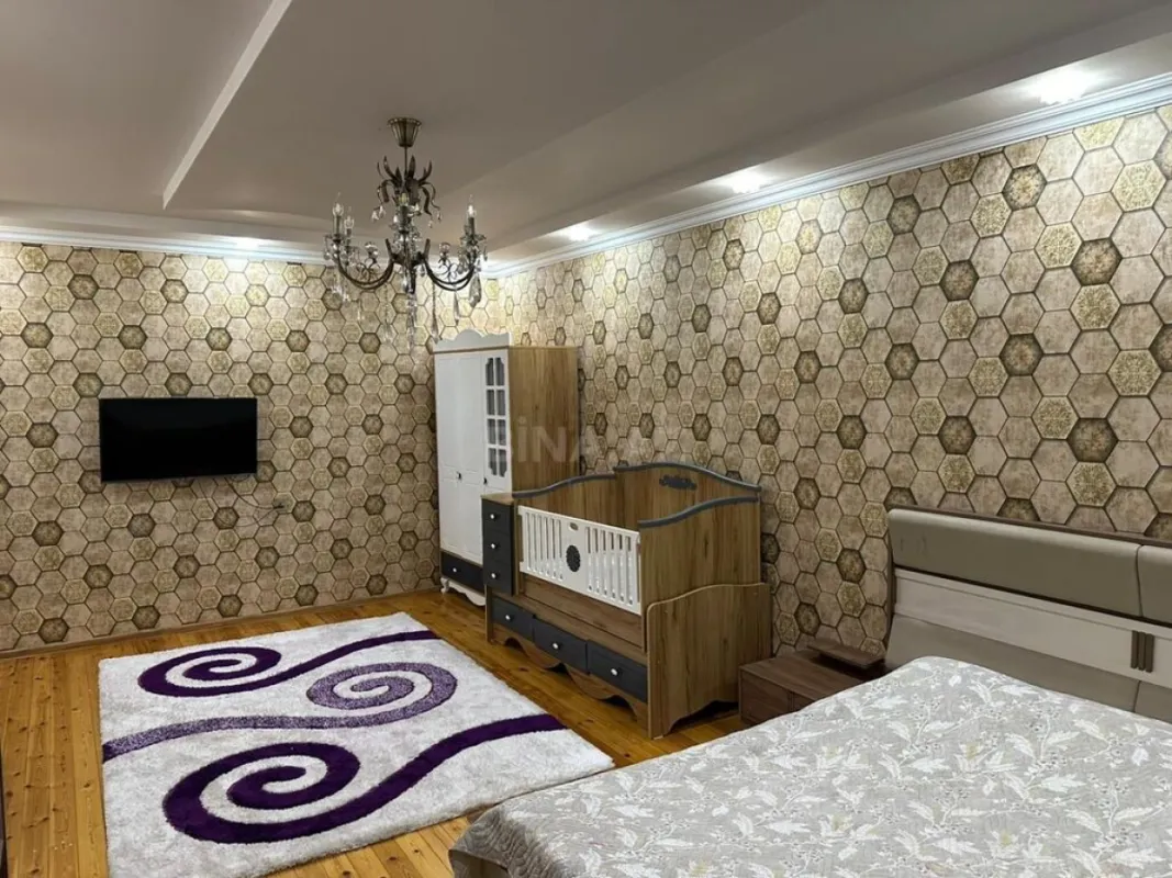 Satılır 6 otaqlı həyət evi 252 m²