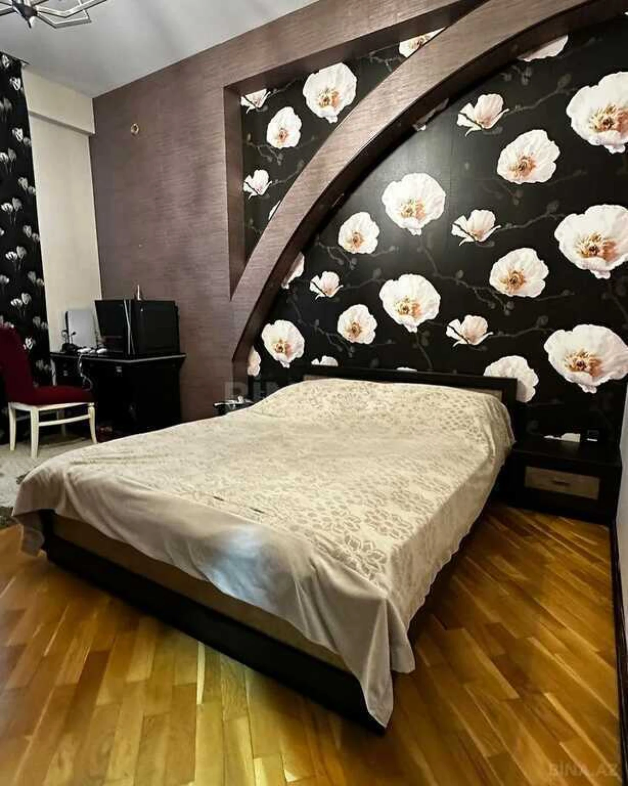 Satılır 4 otaqlı mənzil 165 m²