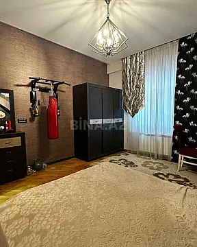 Satılır 4 otaqlı mənzil 165 m²