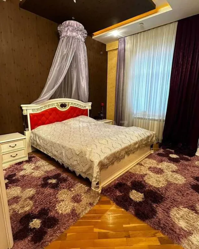 Satılır 4 otaqlı mənzil 165 m²