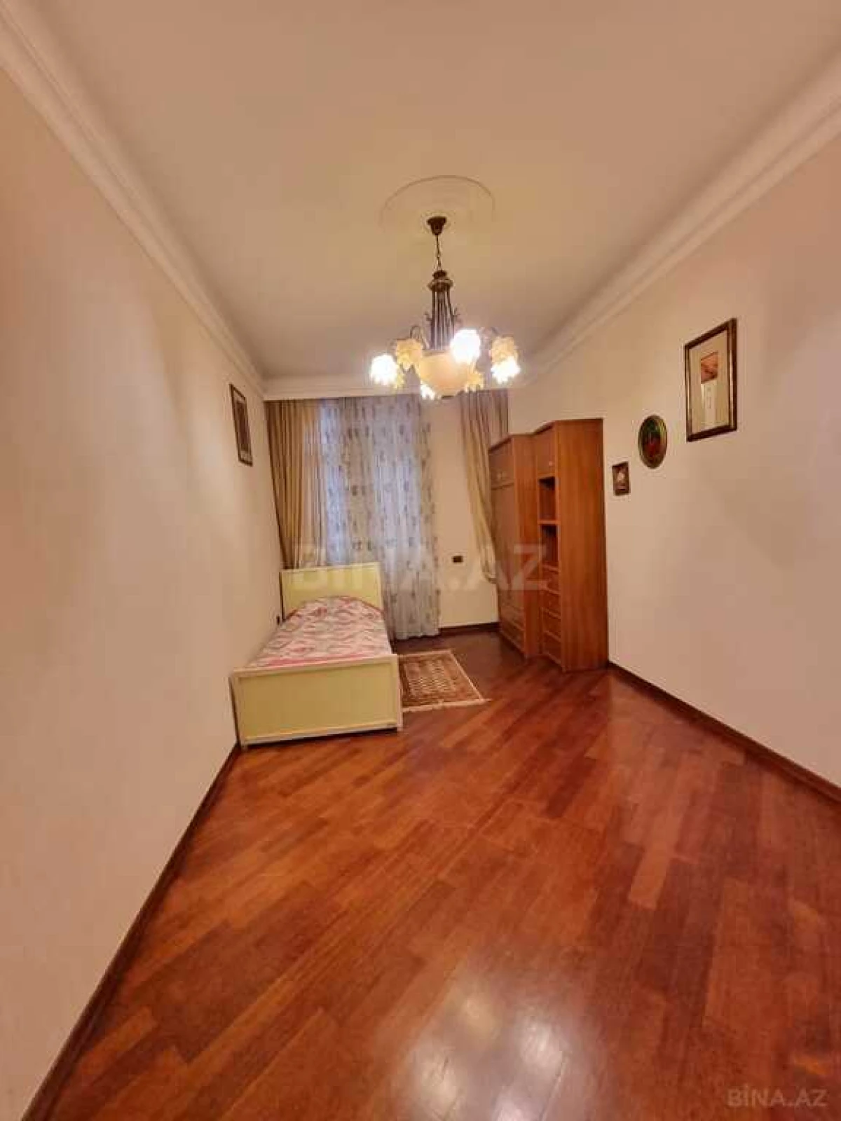 Satılır 3 otaqlı mənzil 181 m²