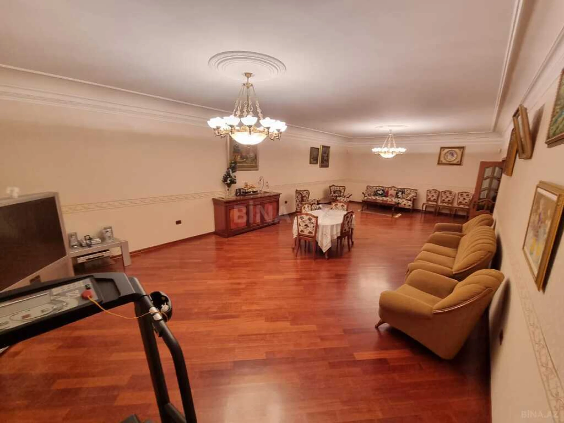 Satılır 3 otaqlı mənzil 181 m²