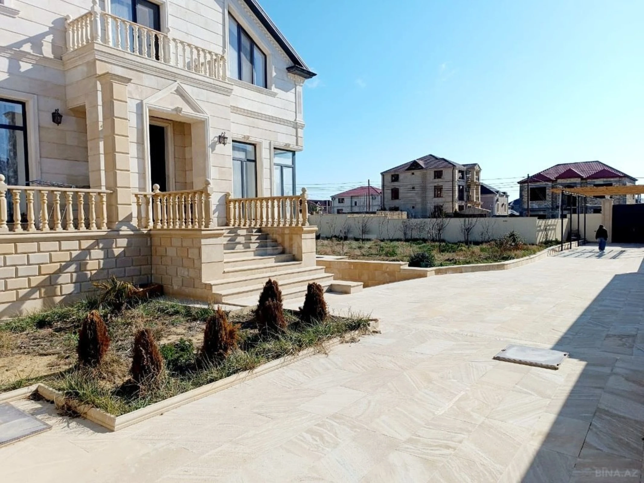 Satılır 5 otaqlı həyət evi 481 m²