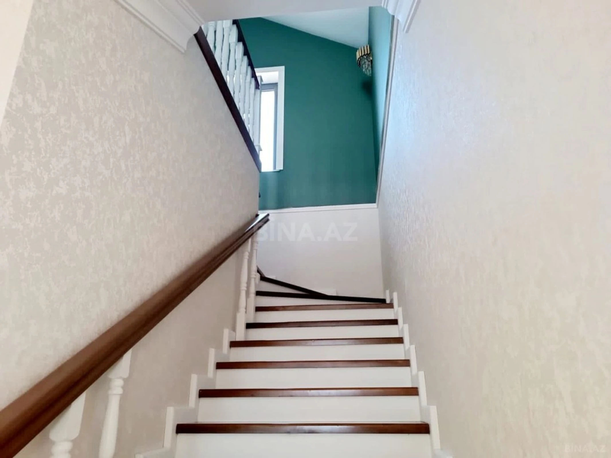 Satılır 5 otaqlı həyət evi 481 m²