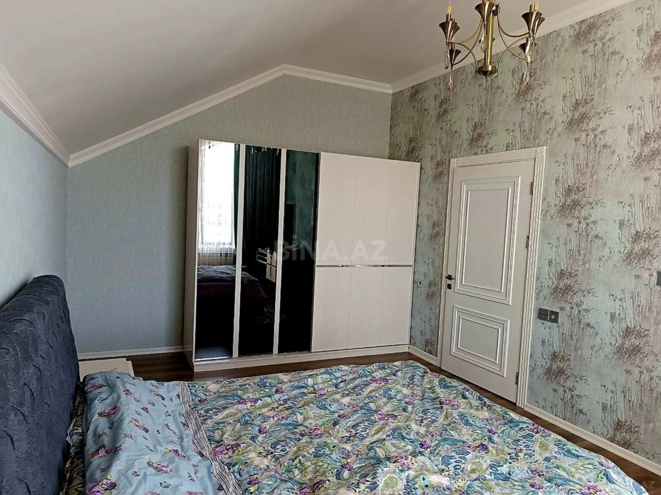 Satılır 5 otaqlı həyət evi 481 m²