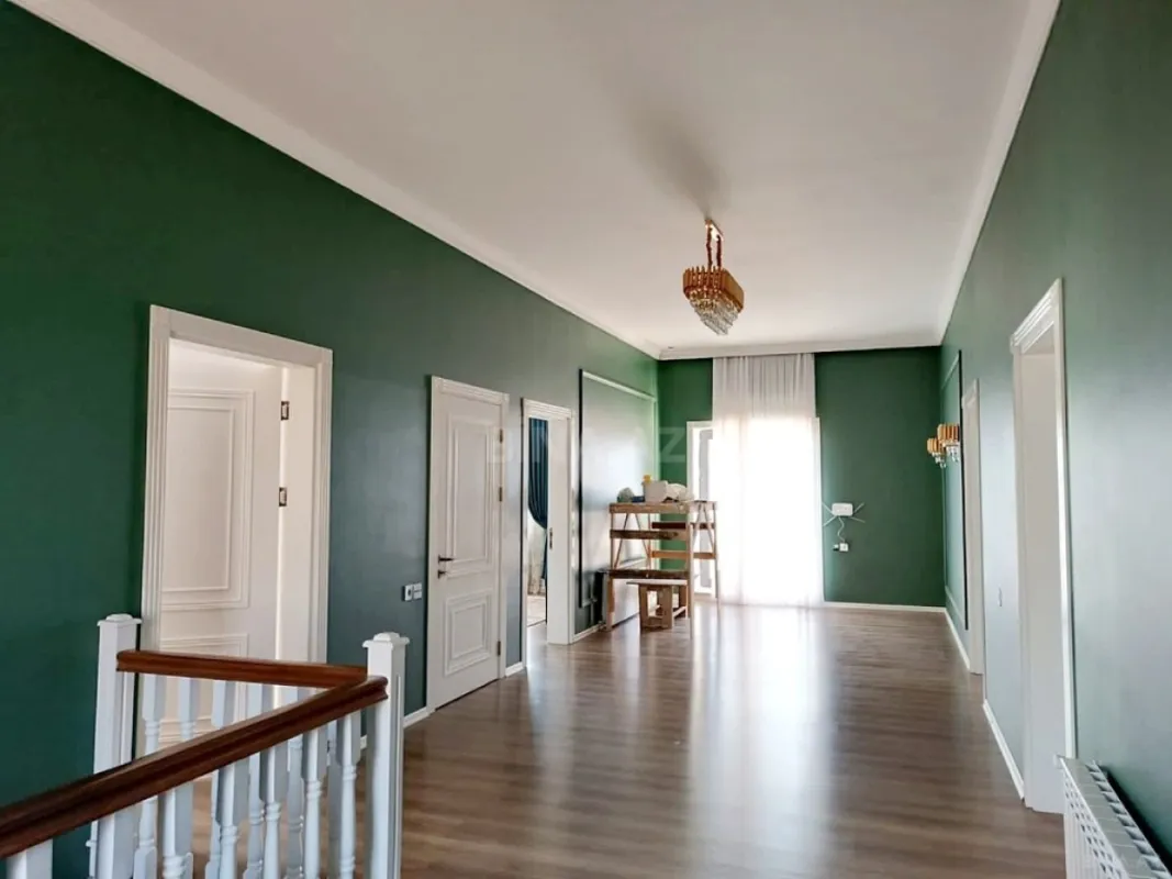 Satılır 5 otaqlı həyət evi 481 m²