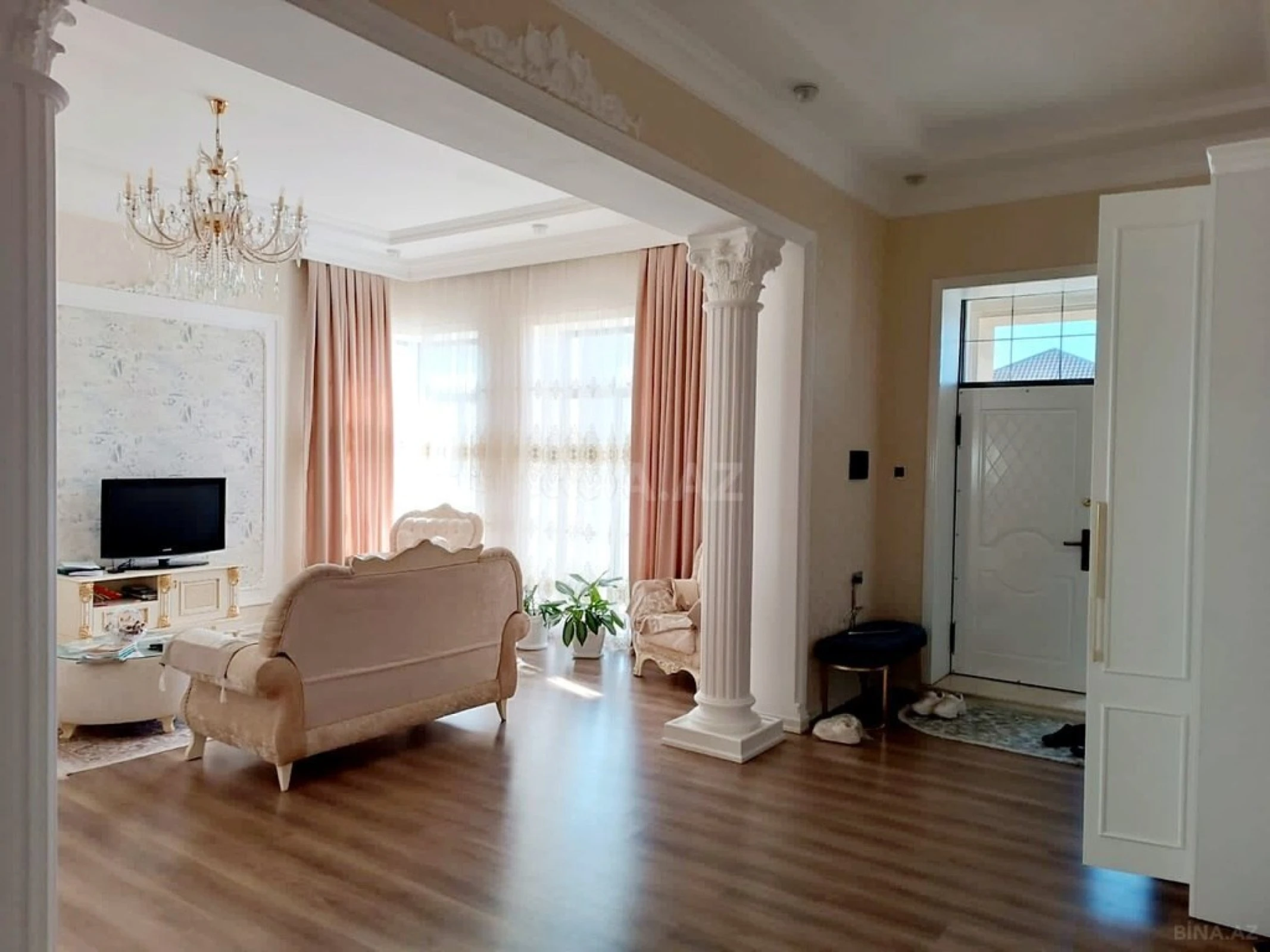 Satılır 5 otaqlı həyət evi 481 m²