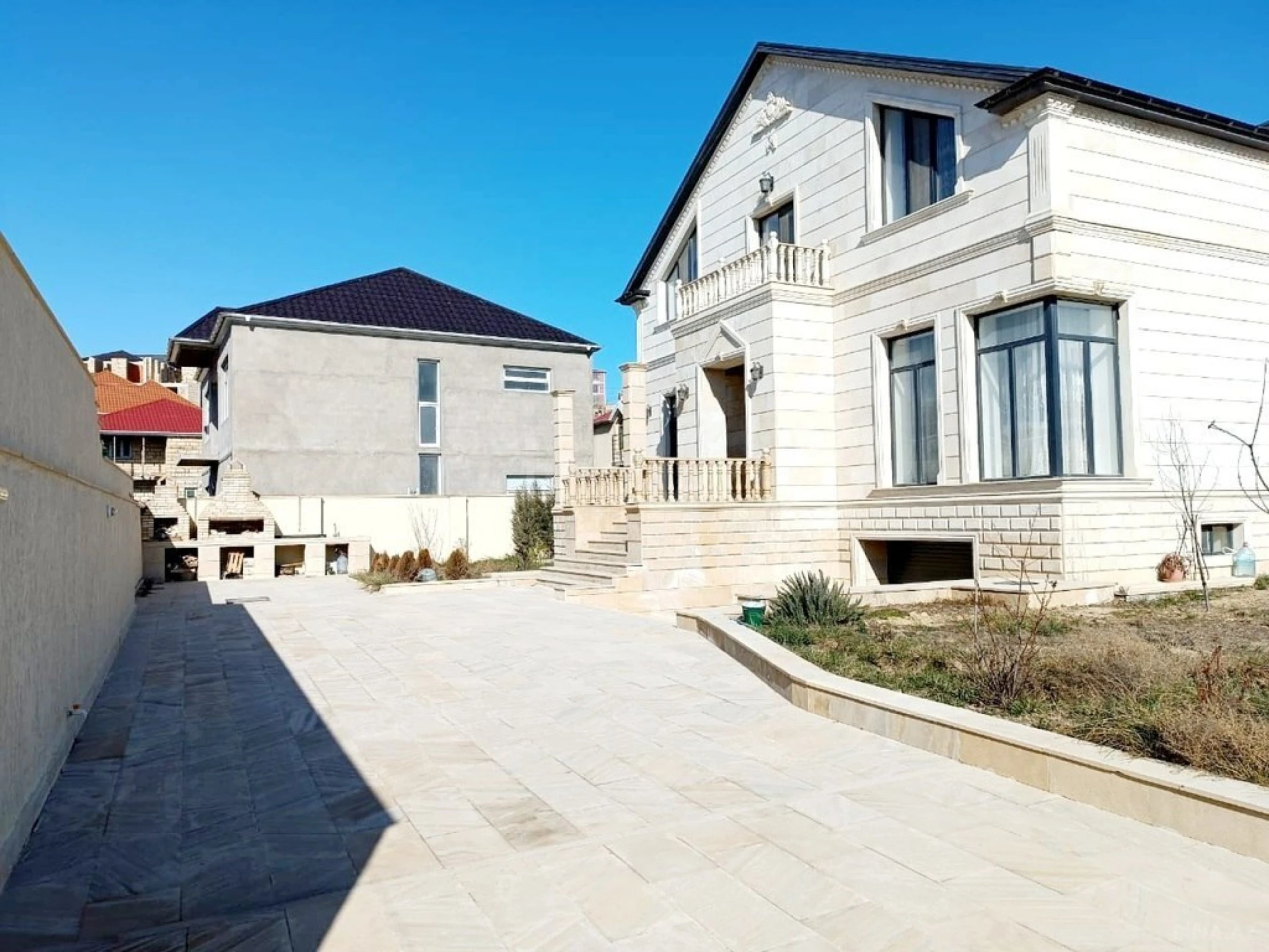 Satılır 5 otaqlı həyət evi 481 m²