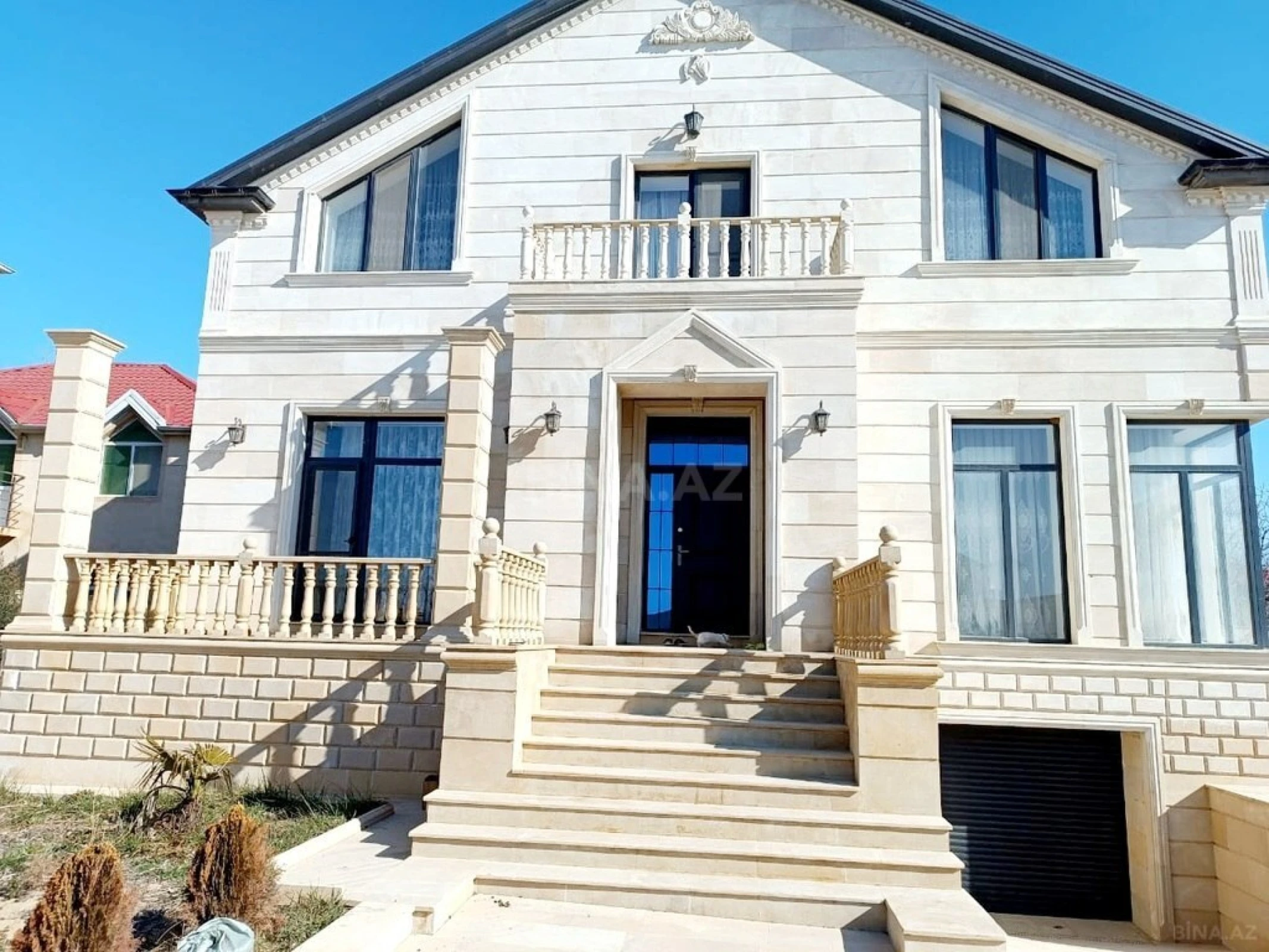 Satılır 5 otaqlı həyət evi 481 m²