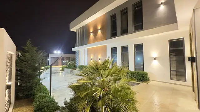 Satılır 6 otaqlı həyət evi 450 m²