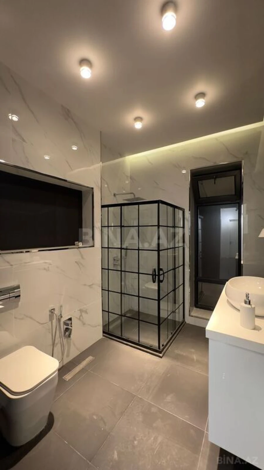 Satılır 6 otaqlı həyət evi 450 m²