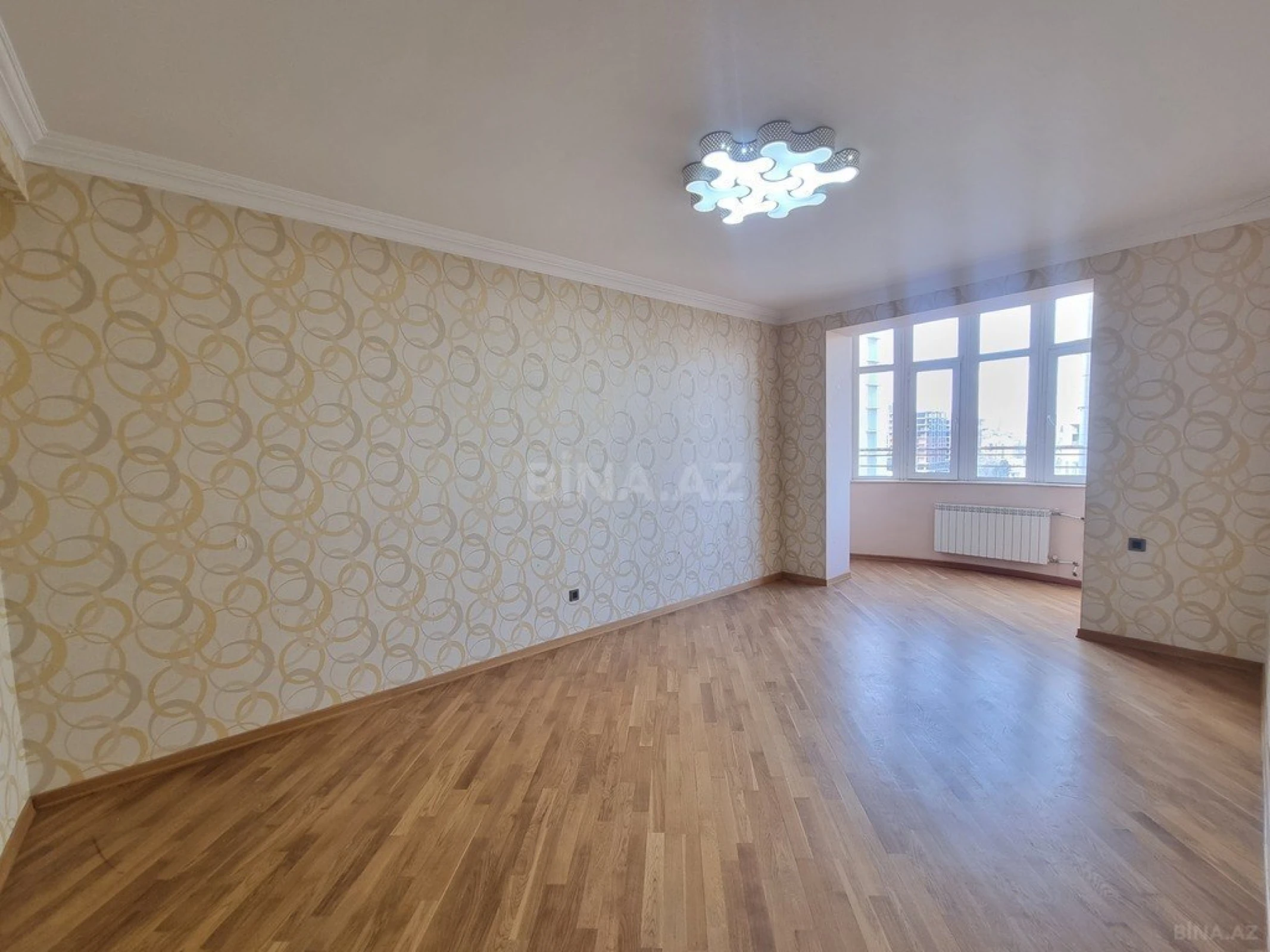 Satılır 4 otaqlı mənzil 172 m²