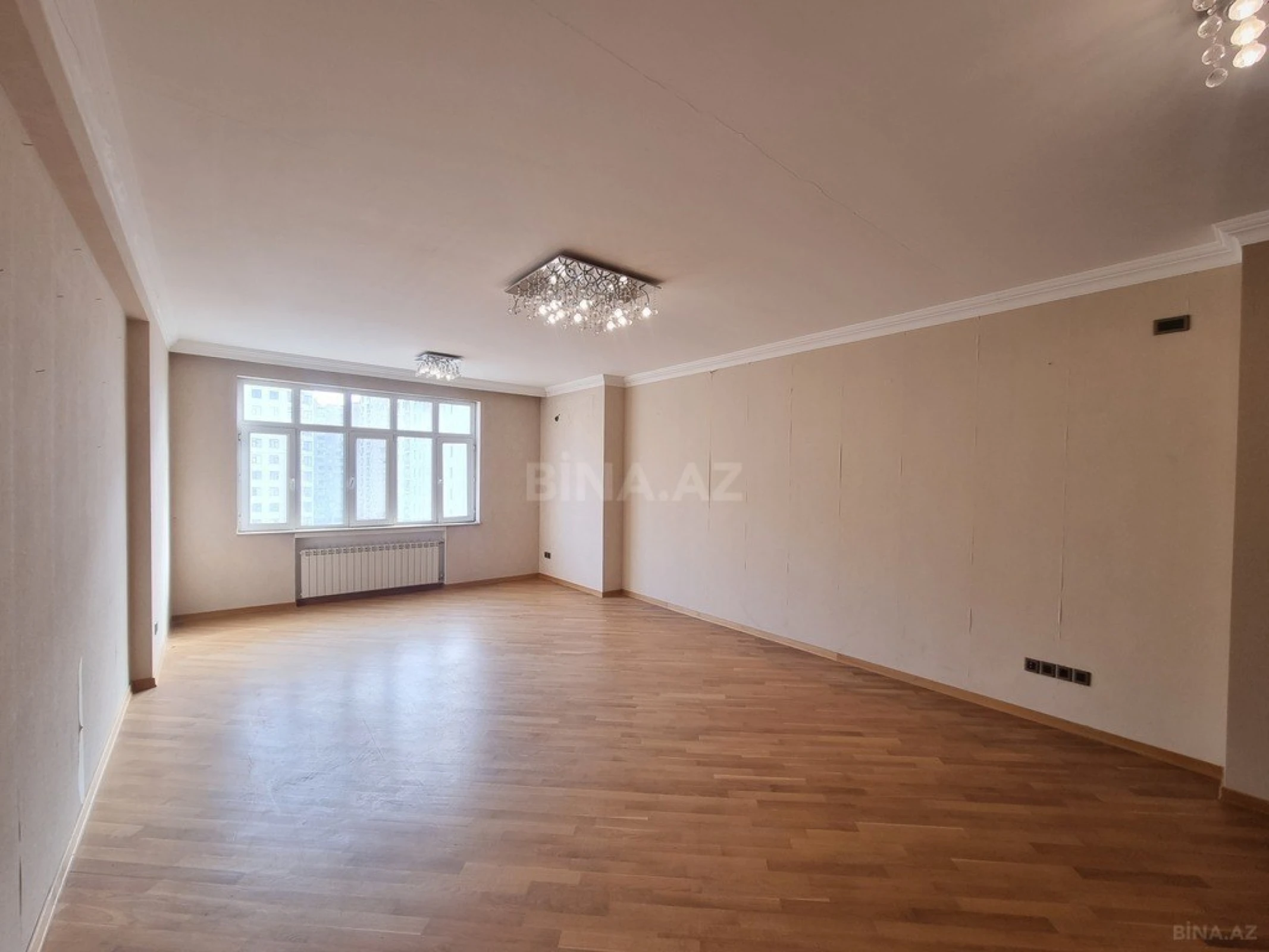 Satılır 4 otaqlı mənzil 172 m²