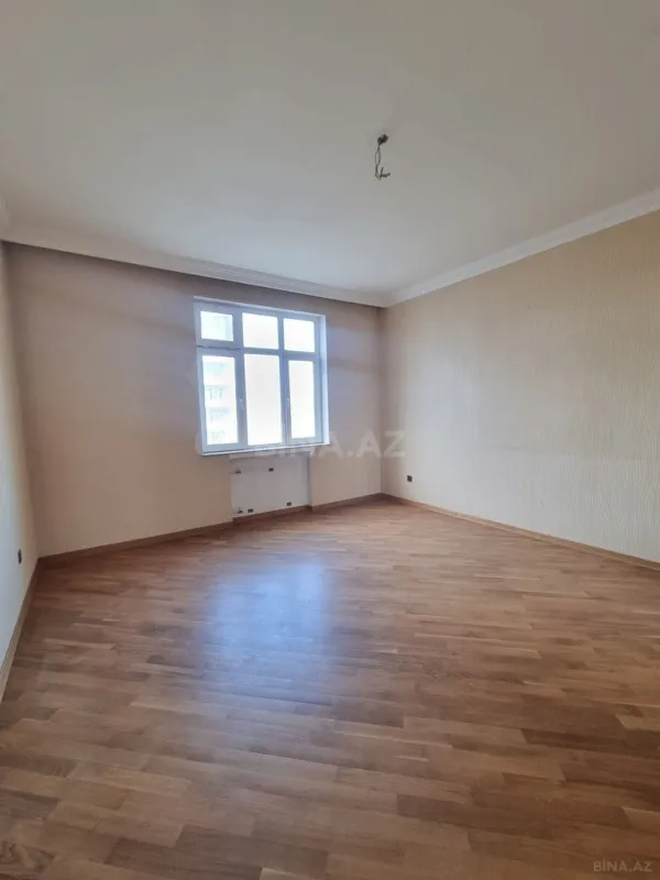 Satılır 4 otaqlı mənzil 172 m²