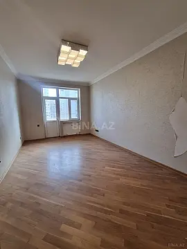Satılır 4 otaqlı mənzil 172 m²