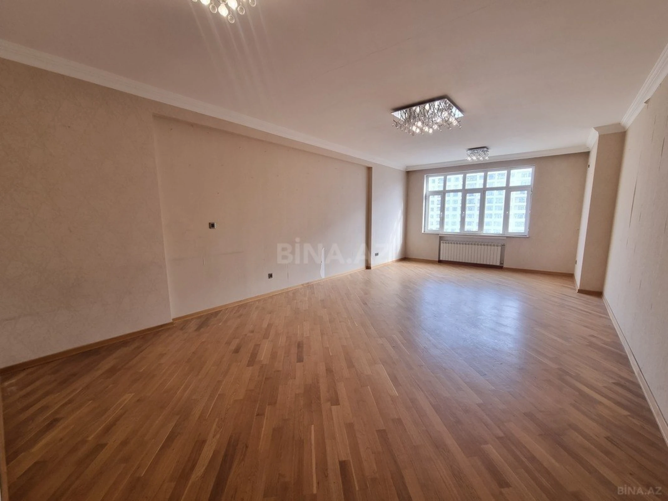 Satılır 4 otaqlı mənzil 172 m²