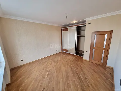 Satılır 4 otaqlı mənzil 172 m²