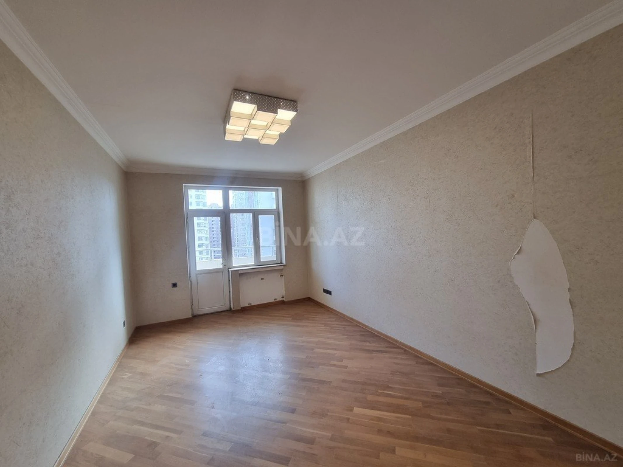 Satılır 4 otaqlı mənzil 172 m²