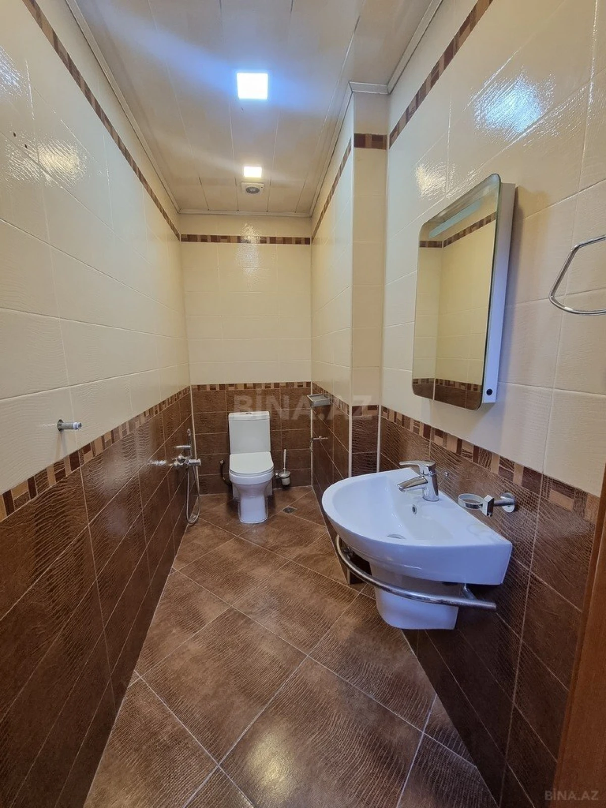 Satılır 4 otaqlı mənzil 172 m²
