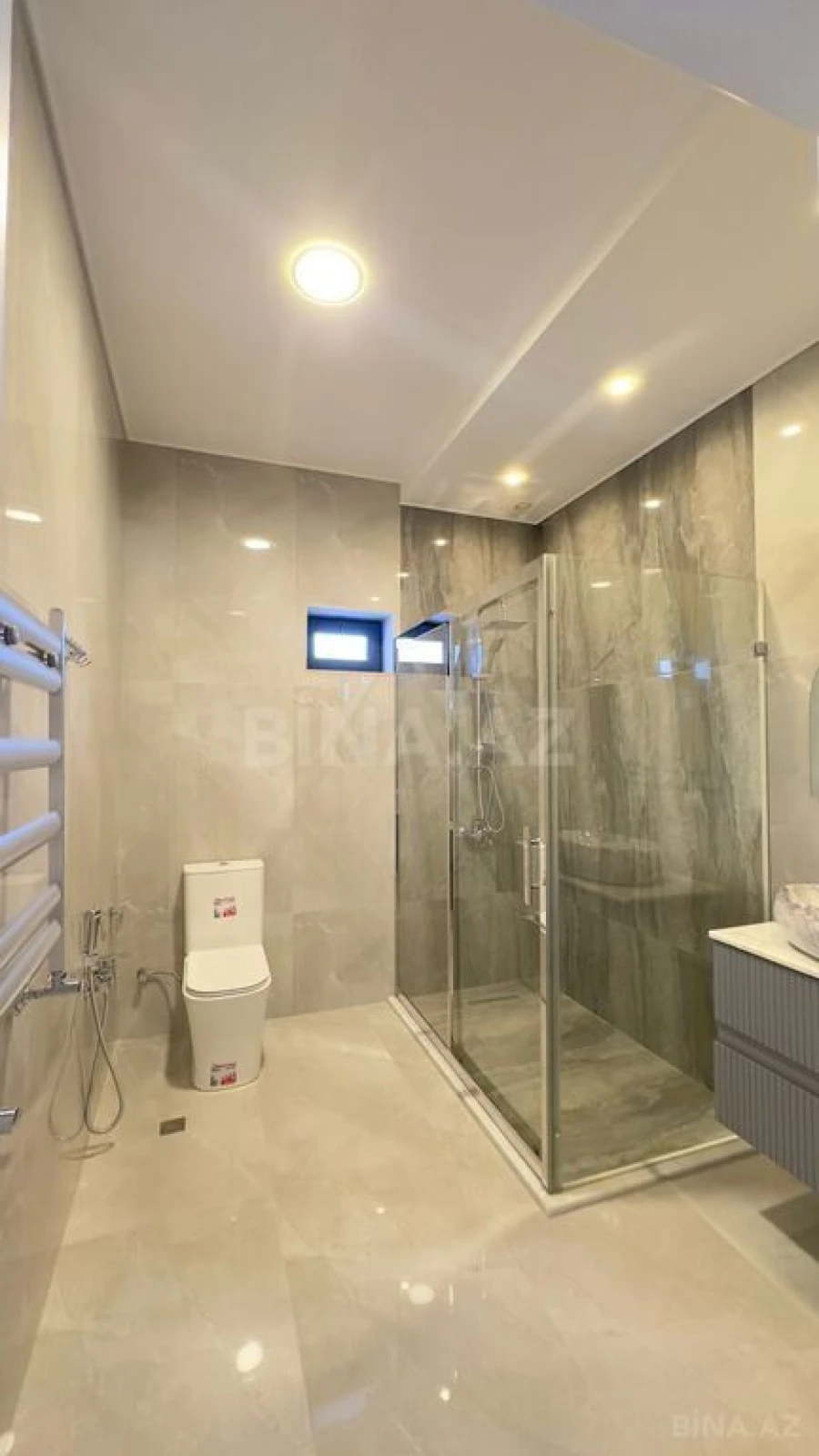 Satılır 6 otaqlı həyət evi 400 m²