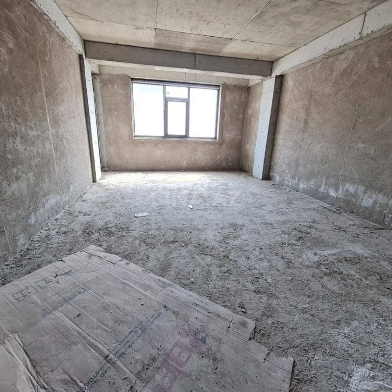 Satılır 4 otaqlı mənzil 177 m²