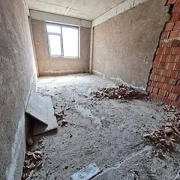 Satılır 4 otaqlı mənzil 177 m²