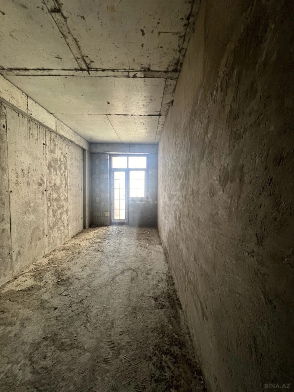 Satılır 4 otaqlı mənzil 162 m²