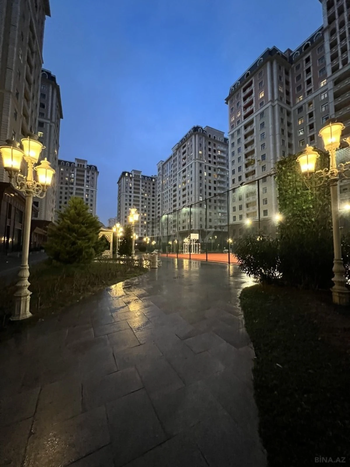 Satılır 4 otaqlı mənzil 162 m²