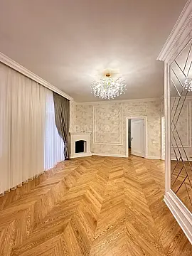 Satılır 4 otaqlı mənzil 130 m²